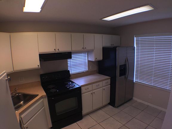 2nd image of 4746 Lakeside Cir