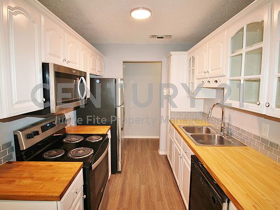 4th image of 4744 Meadow Trail Dr