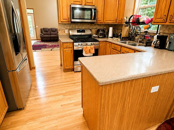 5th image of 291 Jennifer Ct