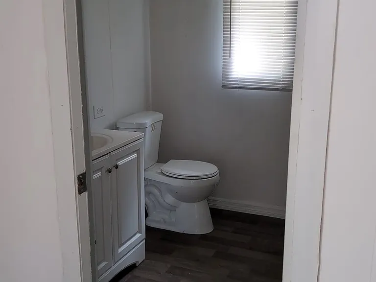 1537 Poe Rd — Photo 9