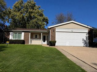 730 Carriage Way Dr, Buffalo Grove, IL 60089