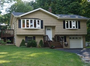 28 Tanglewood Dr, Highland Lakes, NJ 07422