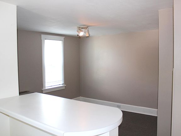 3rd image of 725 S 5th Ave #2