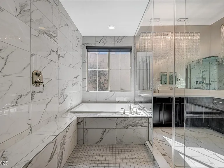 3943 Reyes Ave — Photo 35