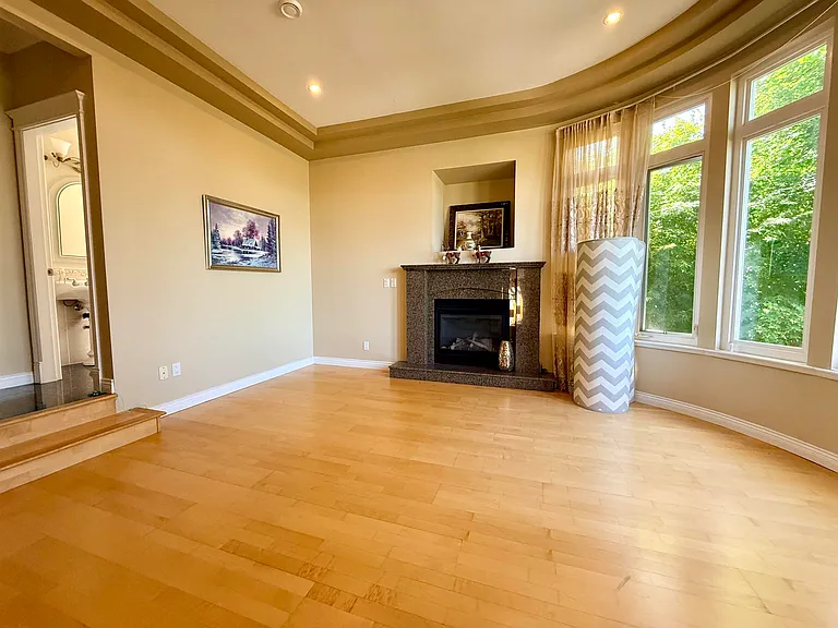 968 Burnwood Ave — Photo 3