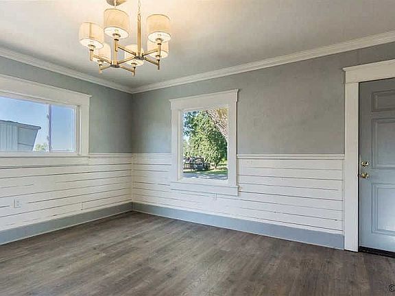 dining shiplap walls