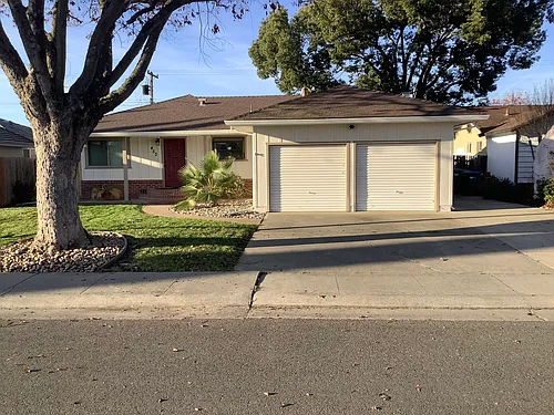 453 Leslie Ave Photo 1