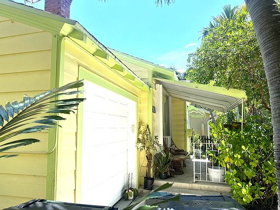3rd image of 214 N Palmway