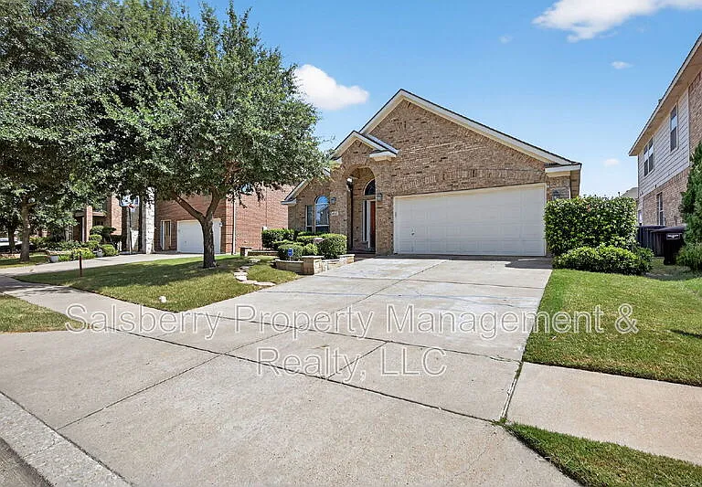 4353 Mountain Crest Dr — Photo 2