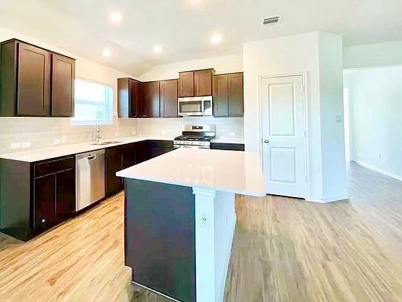 3rd image of 217 Coventry Dr