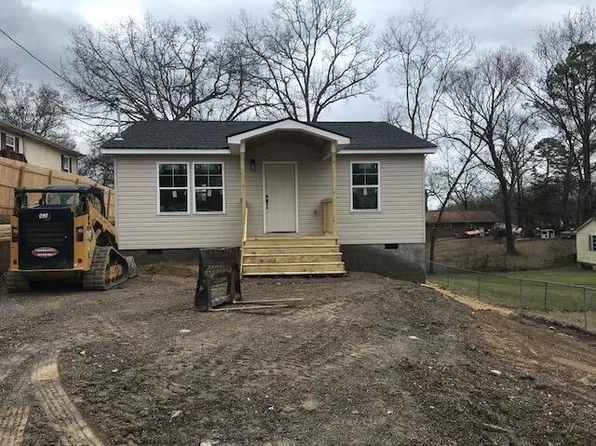 15 Magnolia St, Rossville, GA 30741