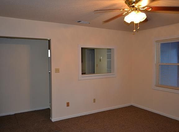 4th image of 1010 Pineland Ave