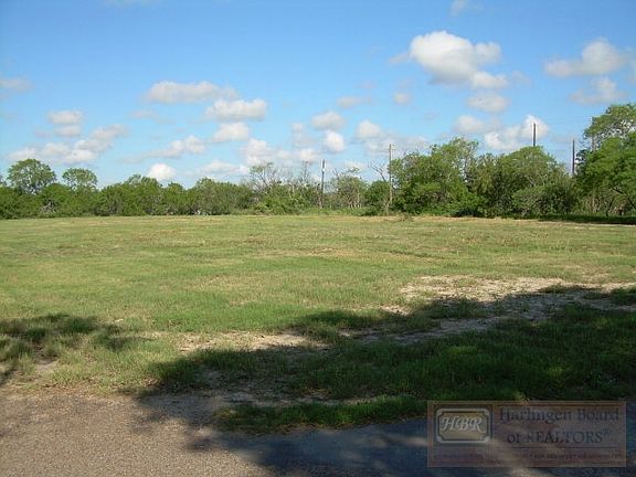 3rd image of 729 E Hidalgo Ave