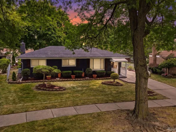 32504 Wareham Dr, Warren, MI 48092