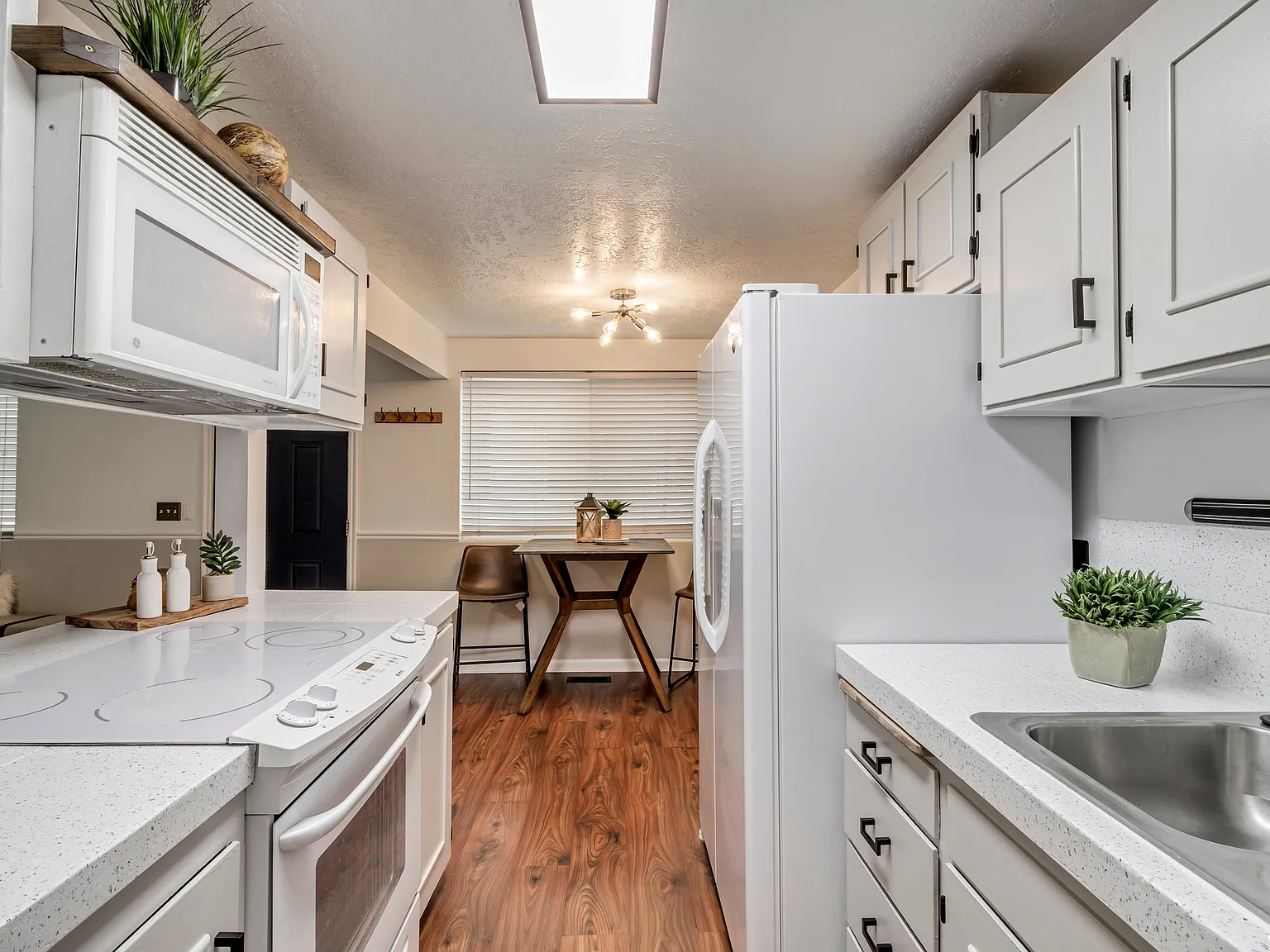 2 bed, 1150 sqft, $1,500 — Photo 2