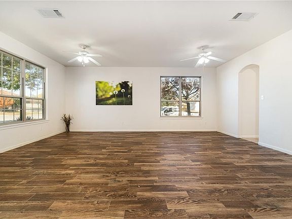 3rd image of 607 Plumbago Dr