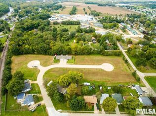 1558 Arnold Ct, Camanche, IA 52730