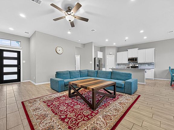 4th image of 2134 Bluegrass Ln