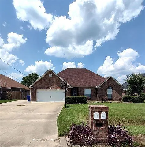 4 bed, 2.0 bath, 1920 sqft, $2,195 — Photo 1