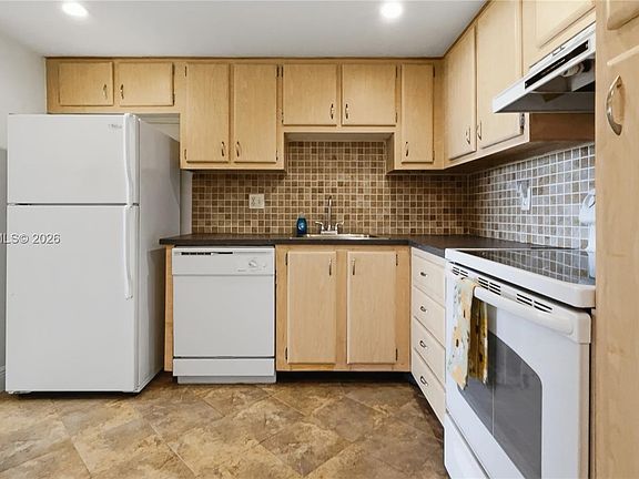 5th image of 1300 Saint Charles Pl APT 620