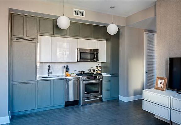 5th image of 416 W 52nd St #6099