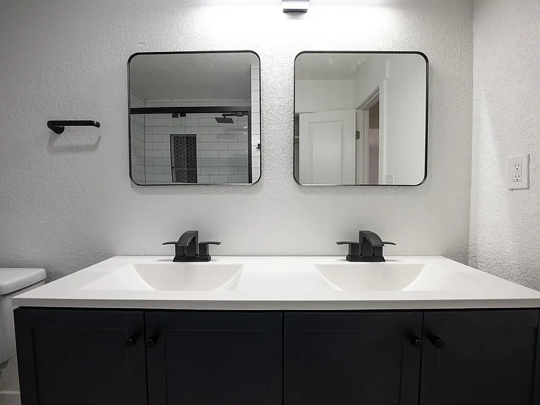 204 W 36th St #2 — Photo 20
