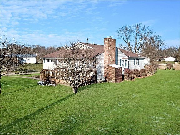 3rd image of 1752 Locust Dr