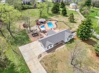 21 Oak Knoll Dr, Saint Charles, MO
