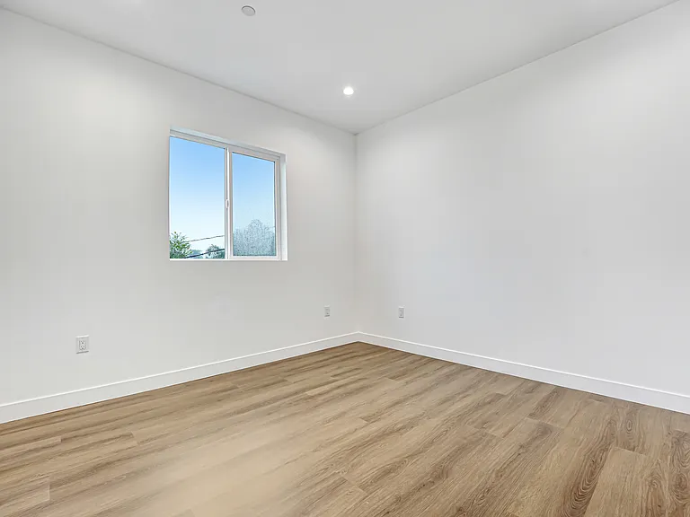 5346 1/2 Oakland St — Photo 10