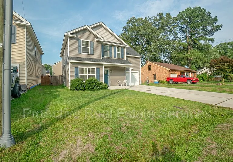 2104 Miller Ave — Photo 3
