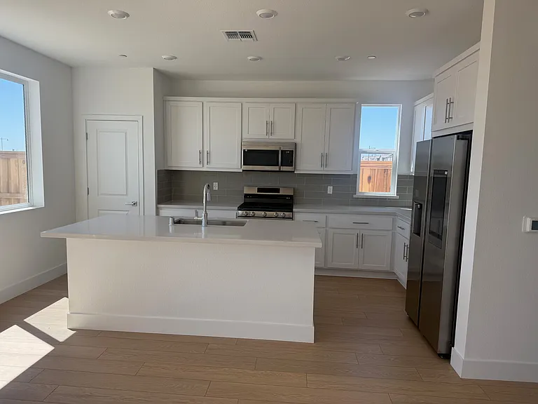 Eagle Ln — Photo 19