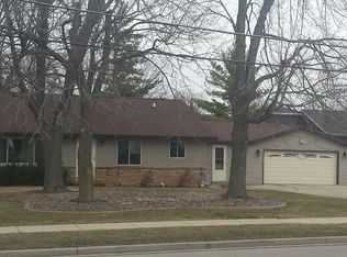 1510 W Capitol Dr, Appleton, WI 54914