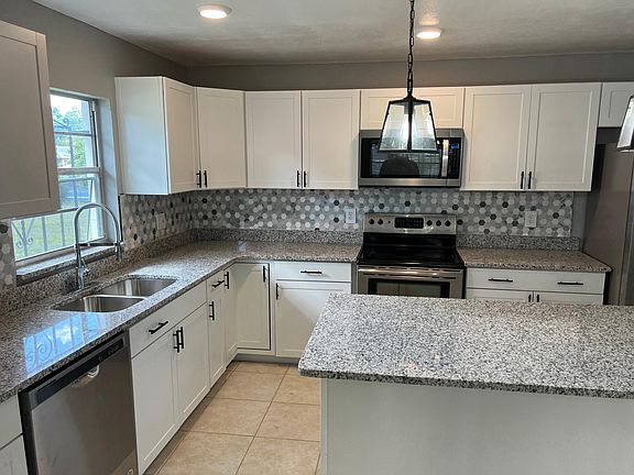 3rd image of 1021 W 13th St
