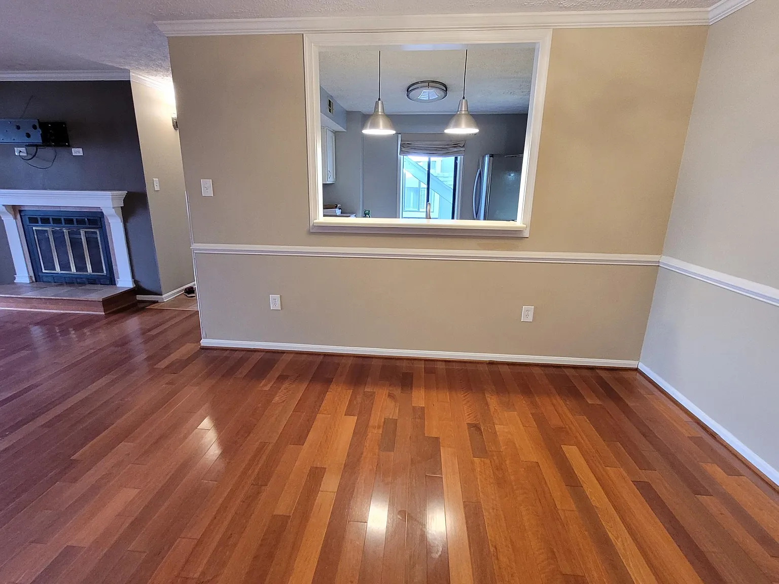 2 bed, 1298 sqft, $2,450 — Photo 4