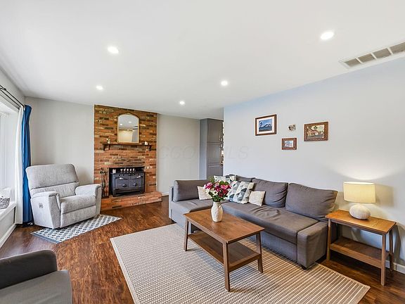 3rd image of 427 Canfield Dr