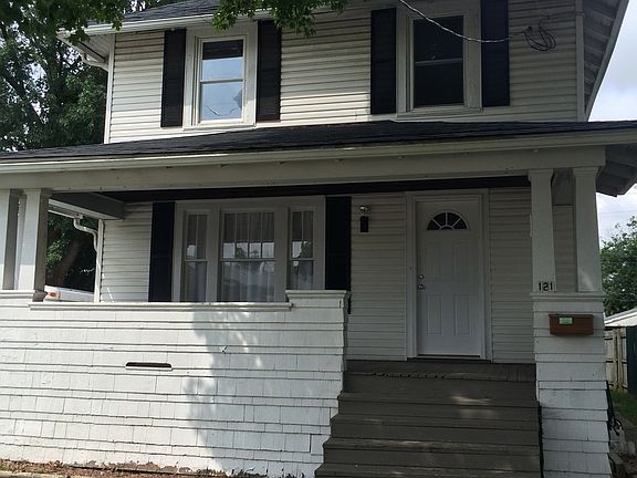 2nd image of 121 Chicago Ave