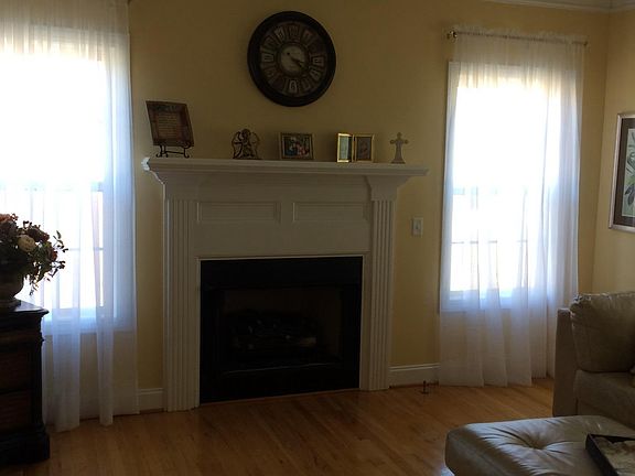 Living Room Gas Logs