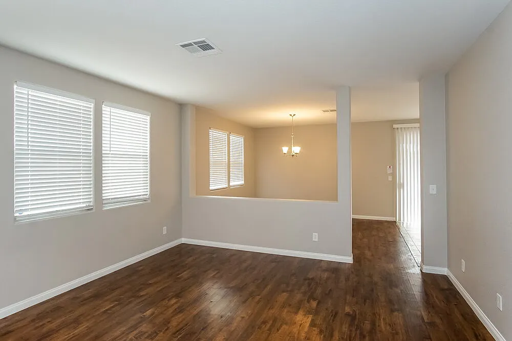 3 bed, 2.0 bath, 1369 sqft, $1,980 — Photo 4
