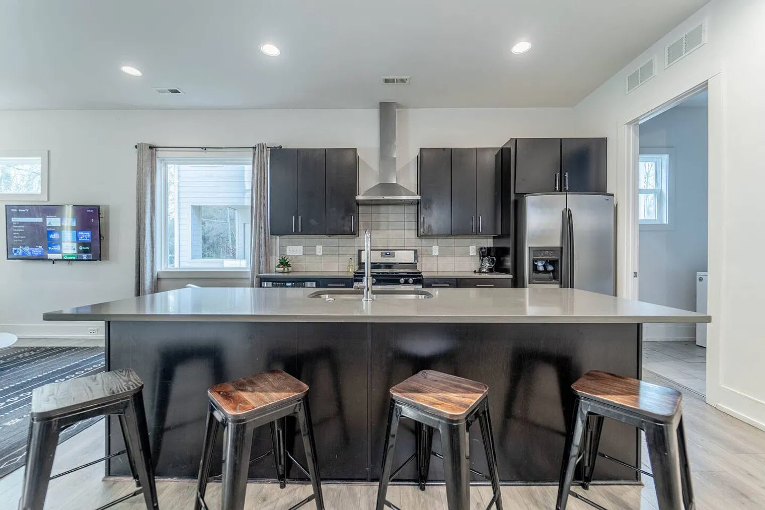 4 bed, 3.0 bath, $5,384 — Photo 3