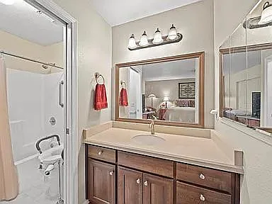 874 Tanglewood Dr — Photo 3