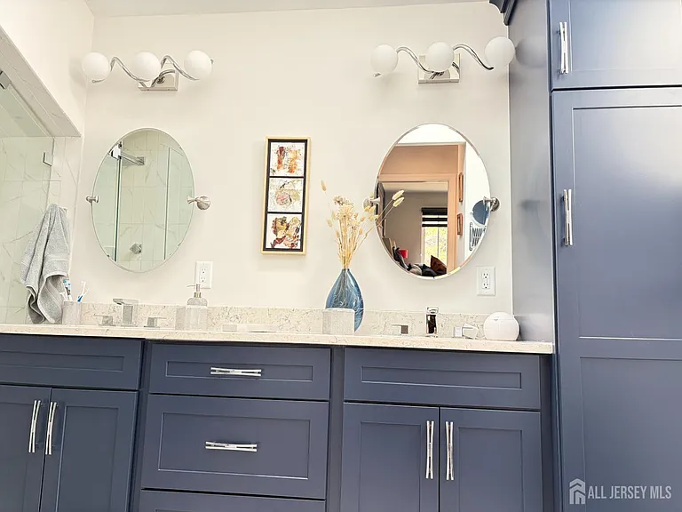 98 Sayre Dr — Photo 16