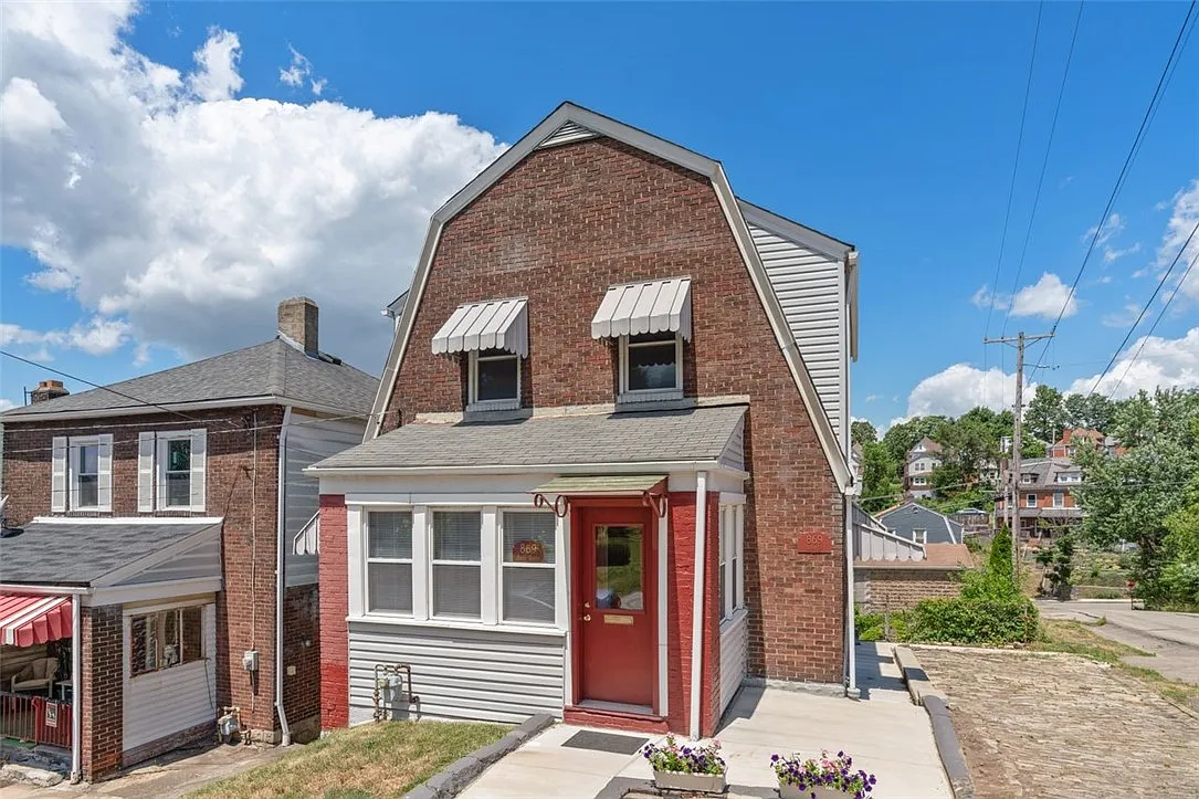 869 Deely St photo 1