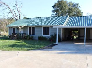 905 S Tyler St, Gladewater, TX 75647