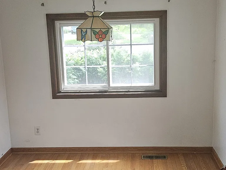 2714 Elmwood St — Photo 14