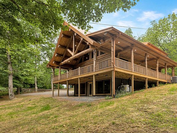 3rd image of 10 Forest Cir
