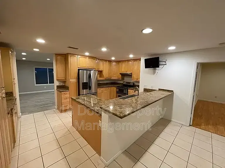 8776 Pagoda Way — Photo 4