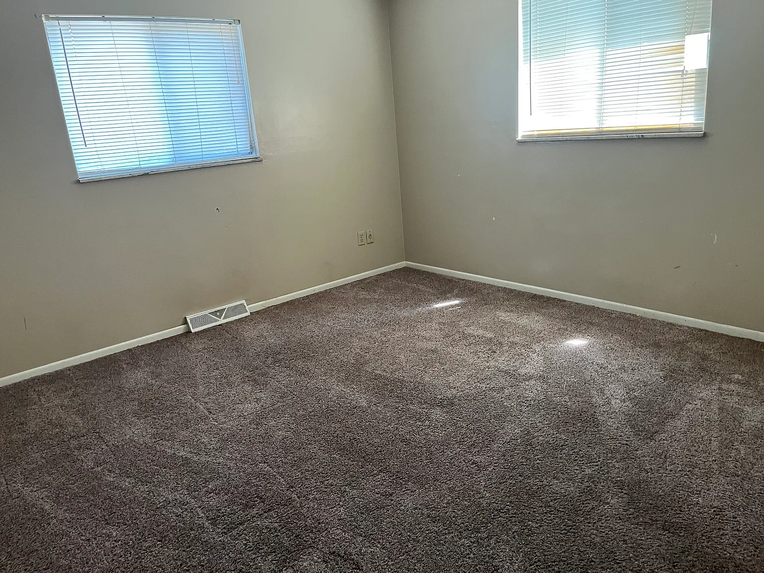 898 Byron Ave — Photo 3