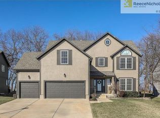 6914 Roundtree St, Shawnee, KS 66226