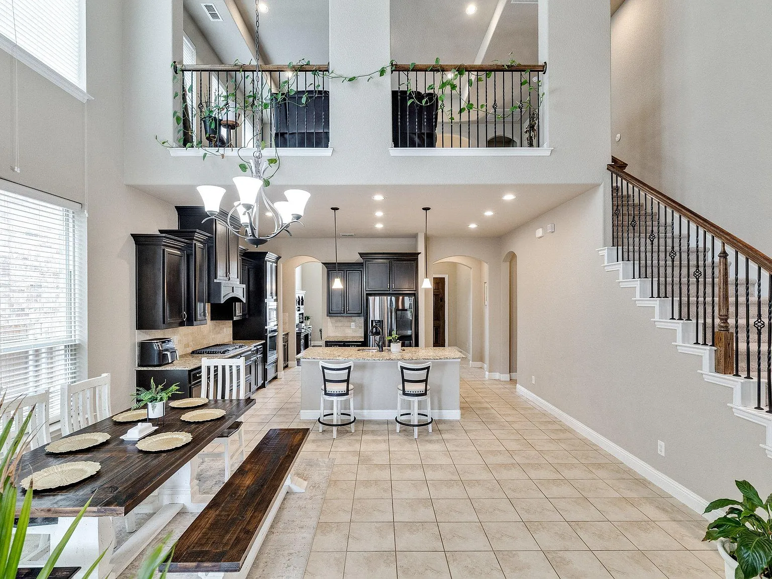4 bed, 3238 sqft, $3,600 — Photo 4