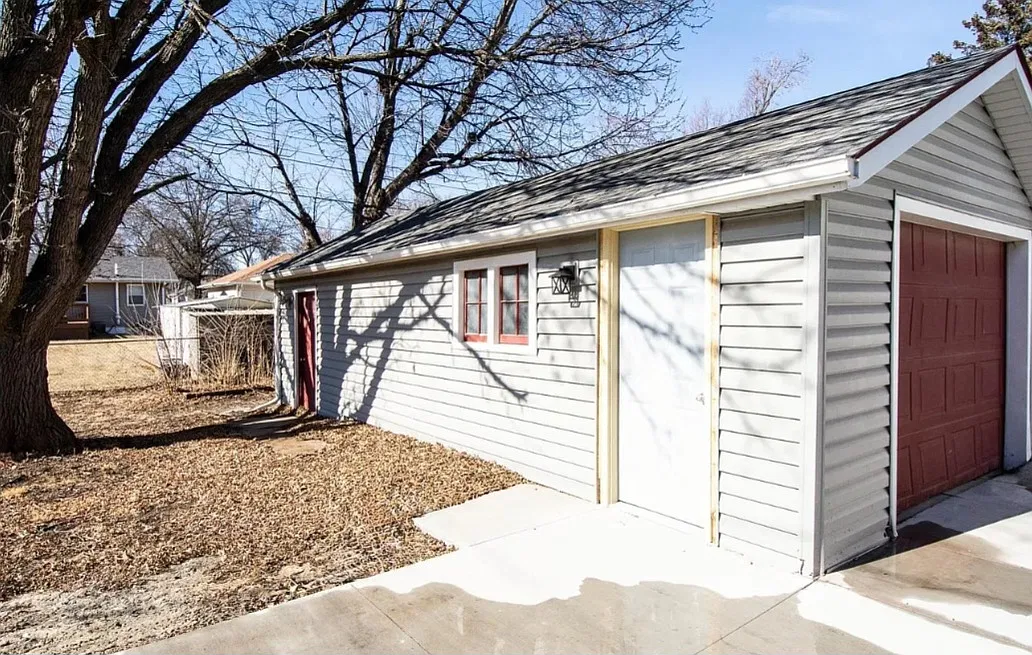 3 bed, 1.0 bath, 1384 sqft, $1,800 — Photo 4